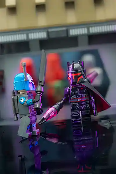 LEGO Moff Gideon wields a darksaber against Bo-Katan Kryze in an intense duel, with Praetorian Guards looming in the background.